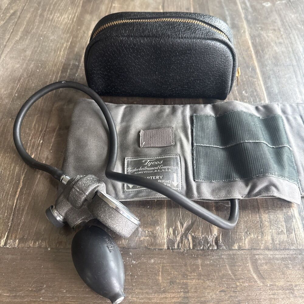 Vintage Professional Grade Tyco's Blood Pressue Gauge & Cuff With Carrying Case